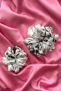 Position To Win Scrunchie - White - Large