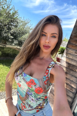 Please Don’t Stare Top - Secret Garden