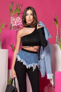 Chic Craze Crop-Top With One Sleeve - Black