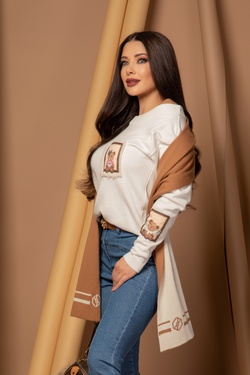 Bear hug Knitted Sweater - Ecru