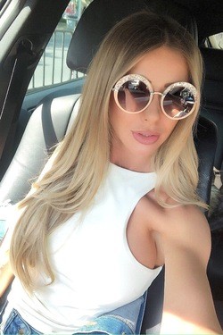 Ecru top with seductive cut