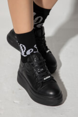 : title - Image: number